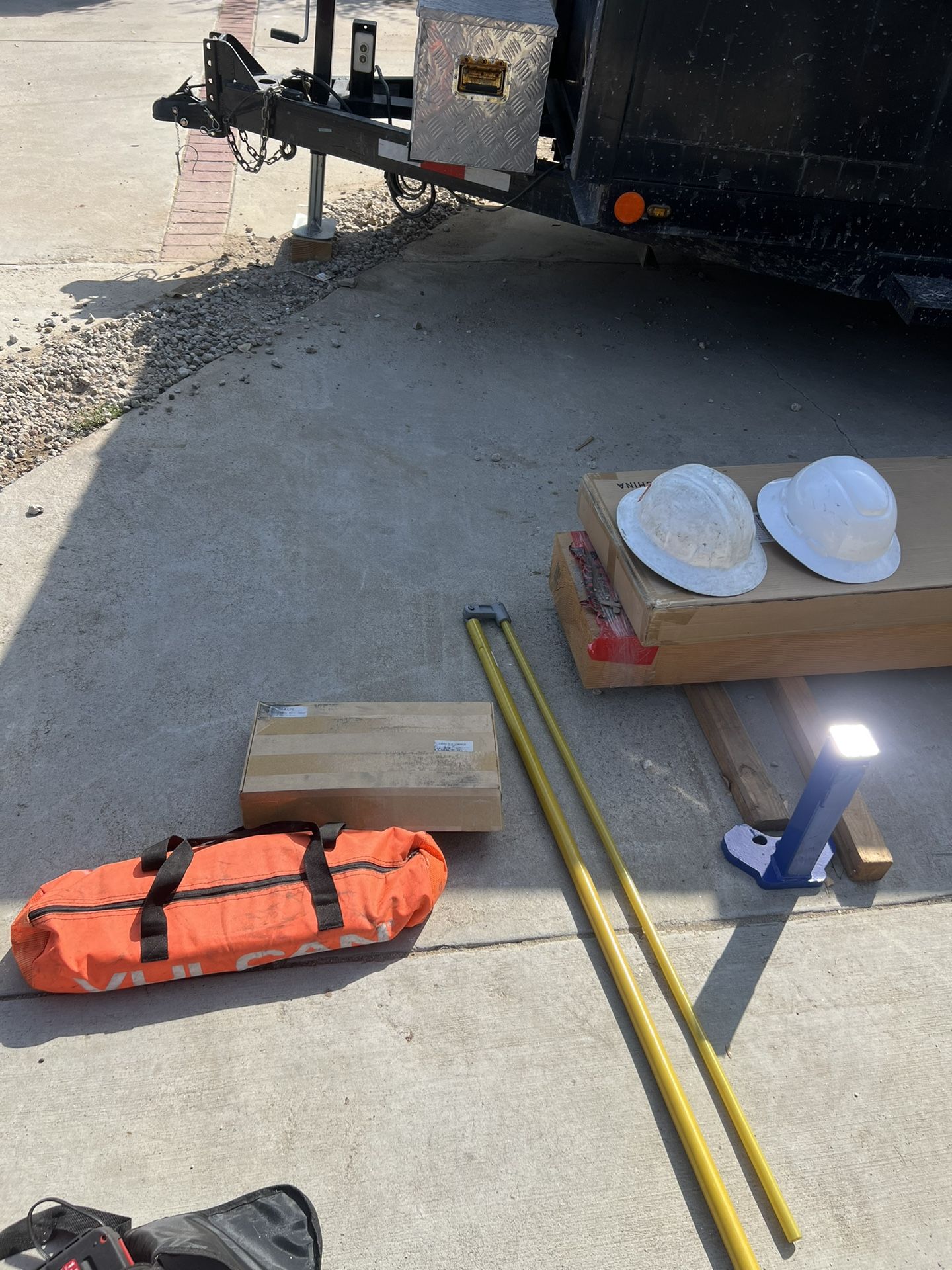 Wide Load Signs, Flags, Lights, High Pole And Hard Hat