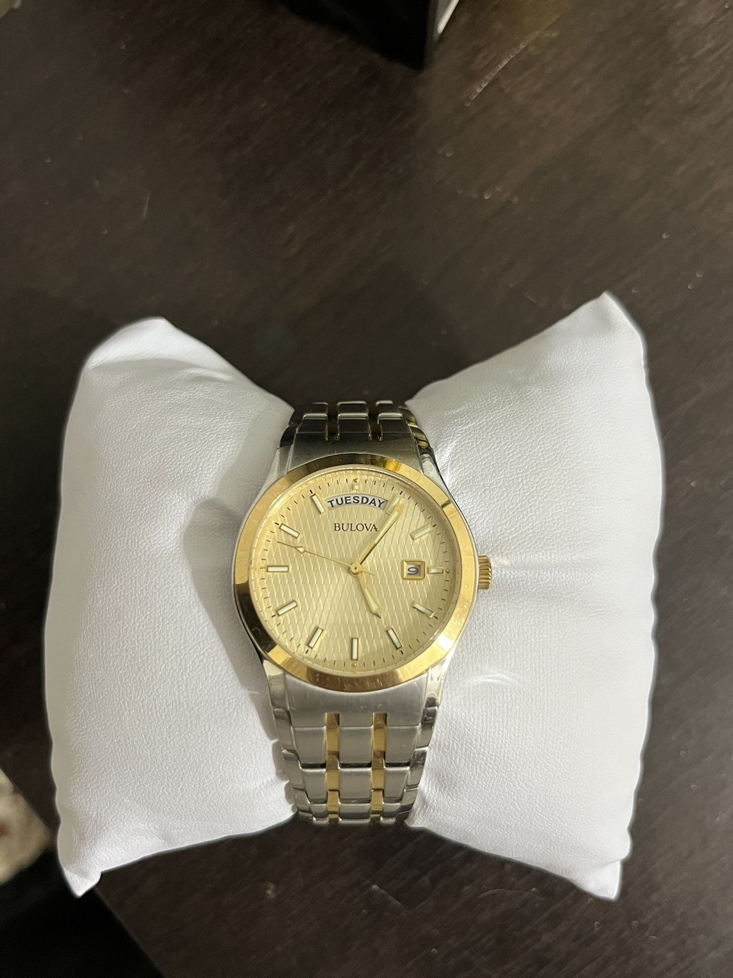 Bulova Men's Classic Dress Calendar Silver Gold Stainless Steel Watch Brand New