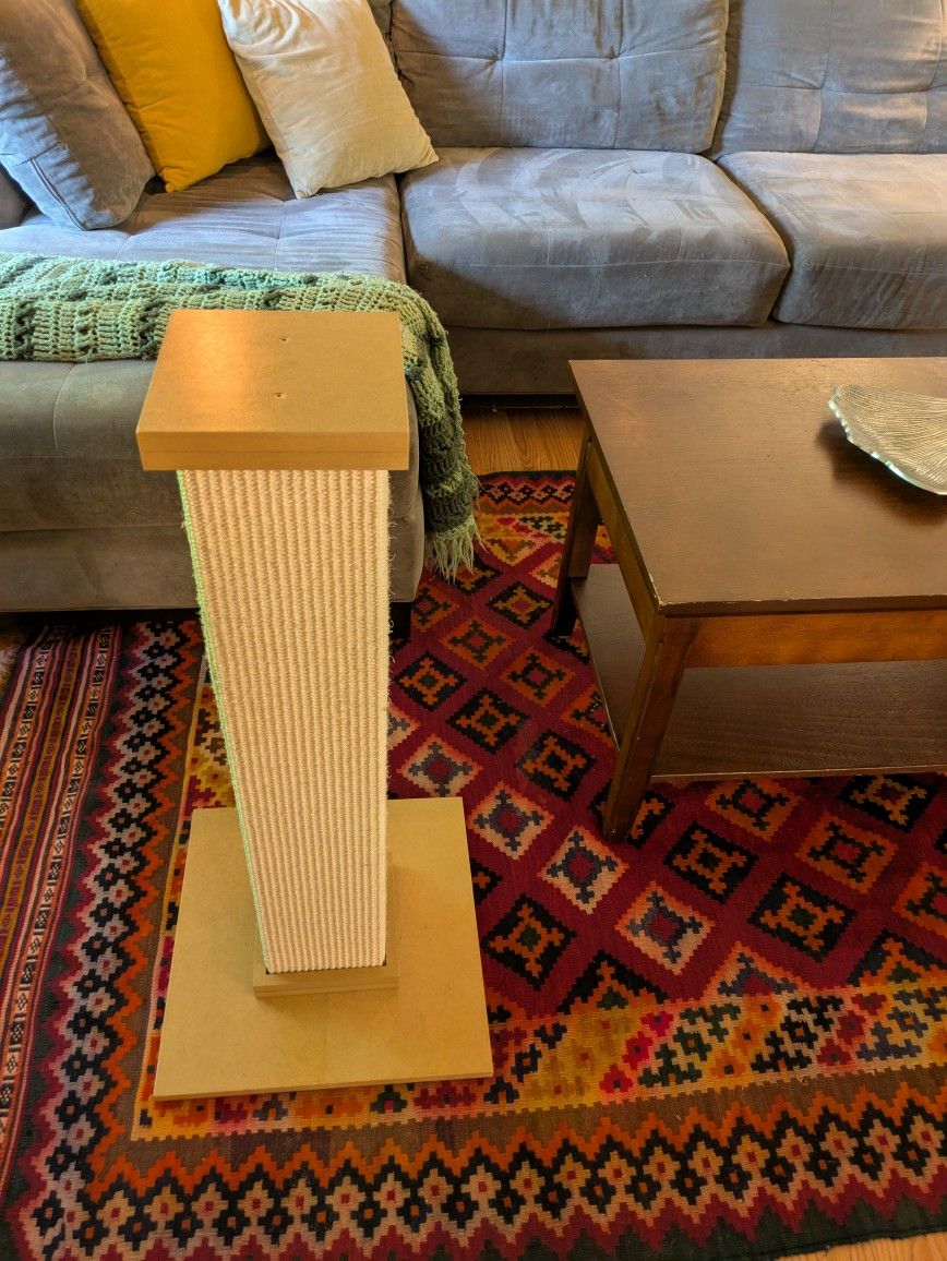 Cat Scratch Post