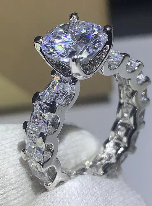 Wedding ring/ engagement ring