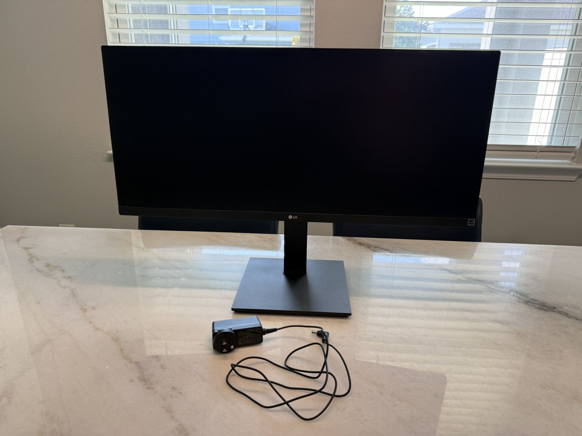 LG 29BN650-B 29" Full HD UltraWide HDR10 IPS Monitor, Built-In-Speakers