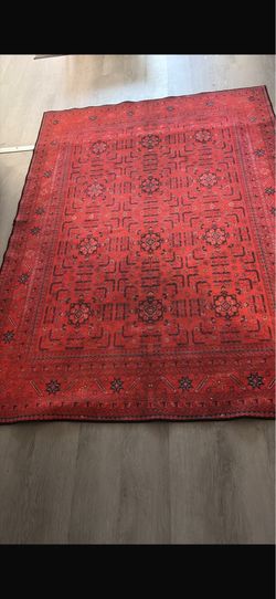 Red Vintage Distressed Style Area Rug (140x200 cm) – Lightly Used