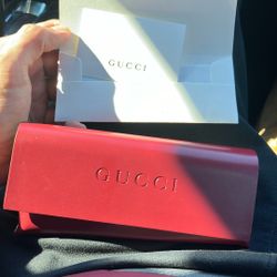 Woman’s Gucci Shades 421$ O.B.O