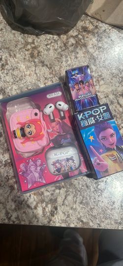 Kpop Headphones Keychain And Doll 