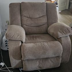 Recliner Bought Less Than A Year Ago. Need Goon ASAP. Price Is Negotiable 