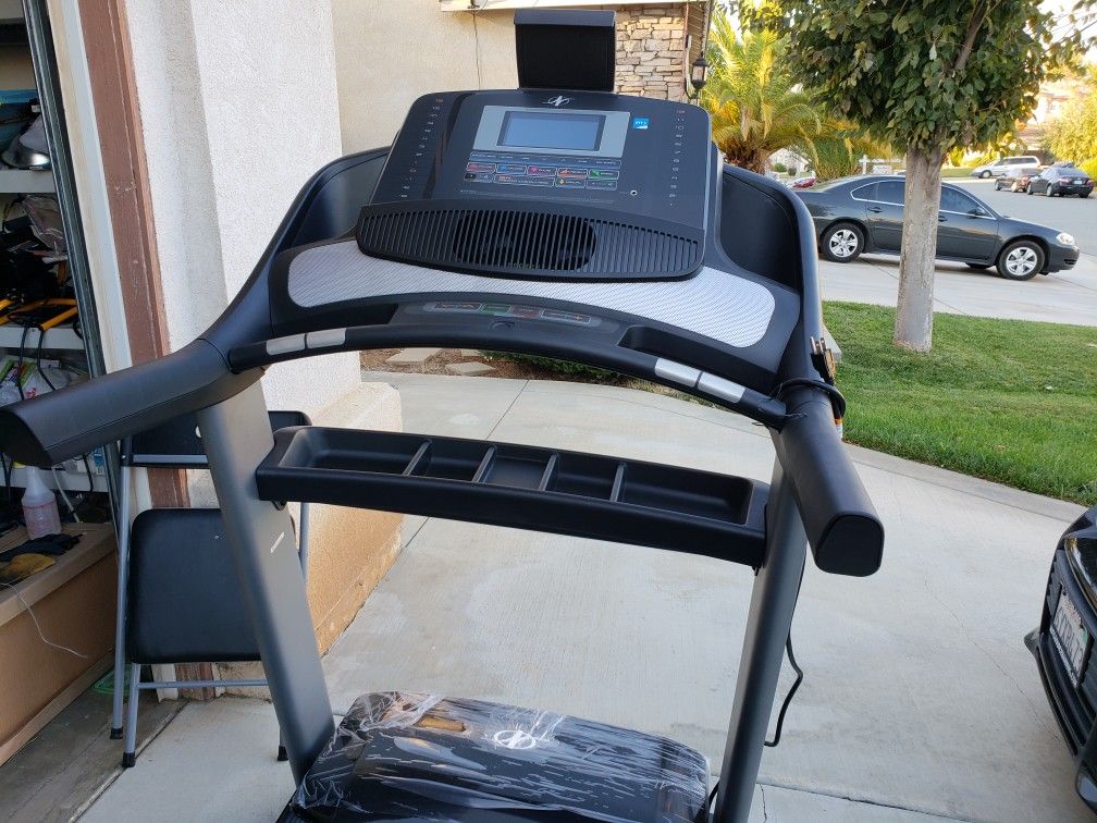 Nordictrack Elite 3750 Treadmill for Sale in Beaumont CA OfferUp