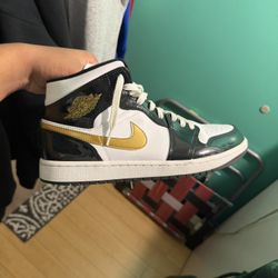 Jordan 1 (Gold/Black/White)