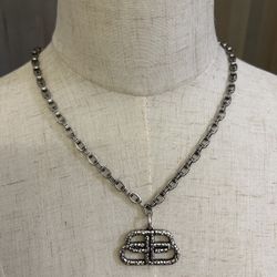Double b logo charm necklace