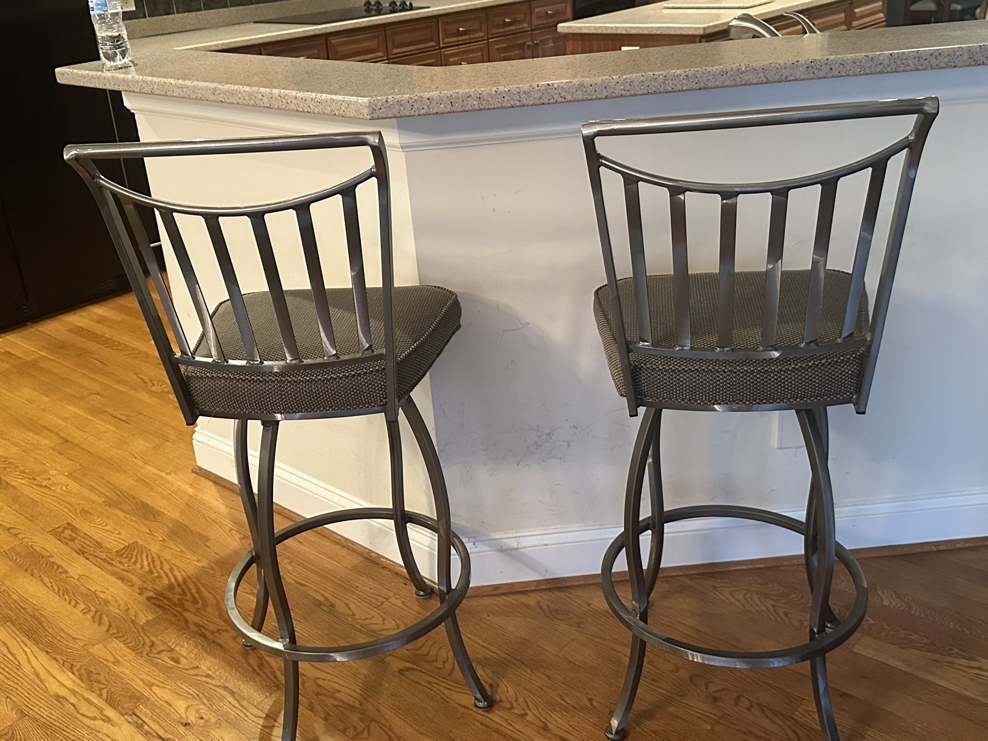 2 Swivel Bar Stools