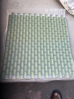 Glass tile