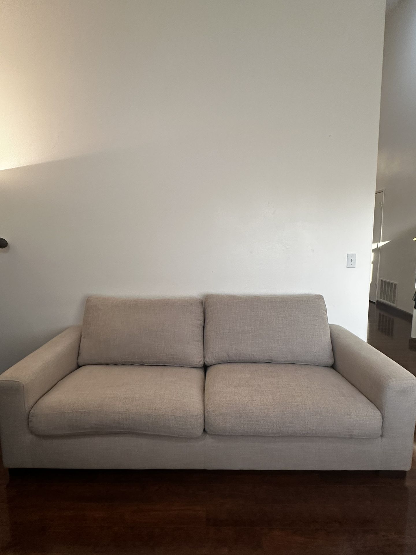 Dania Couch