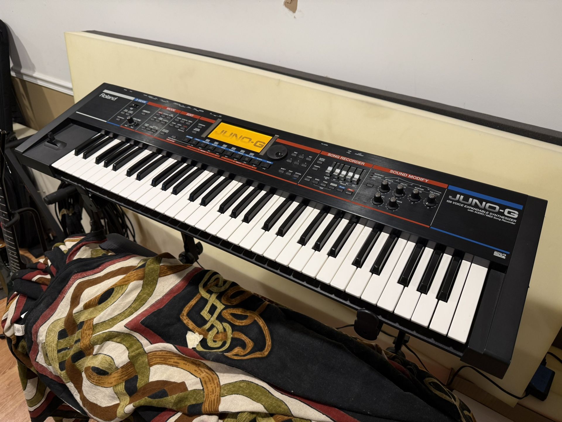 Roland JUNO-G 128 Voice Expandable Synth