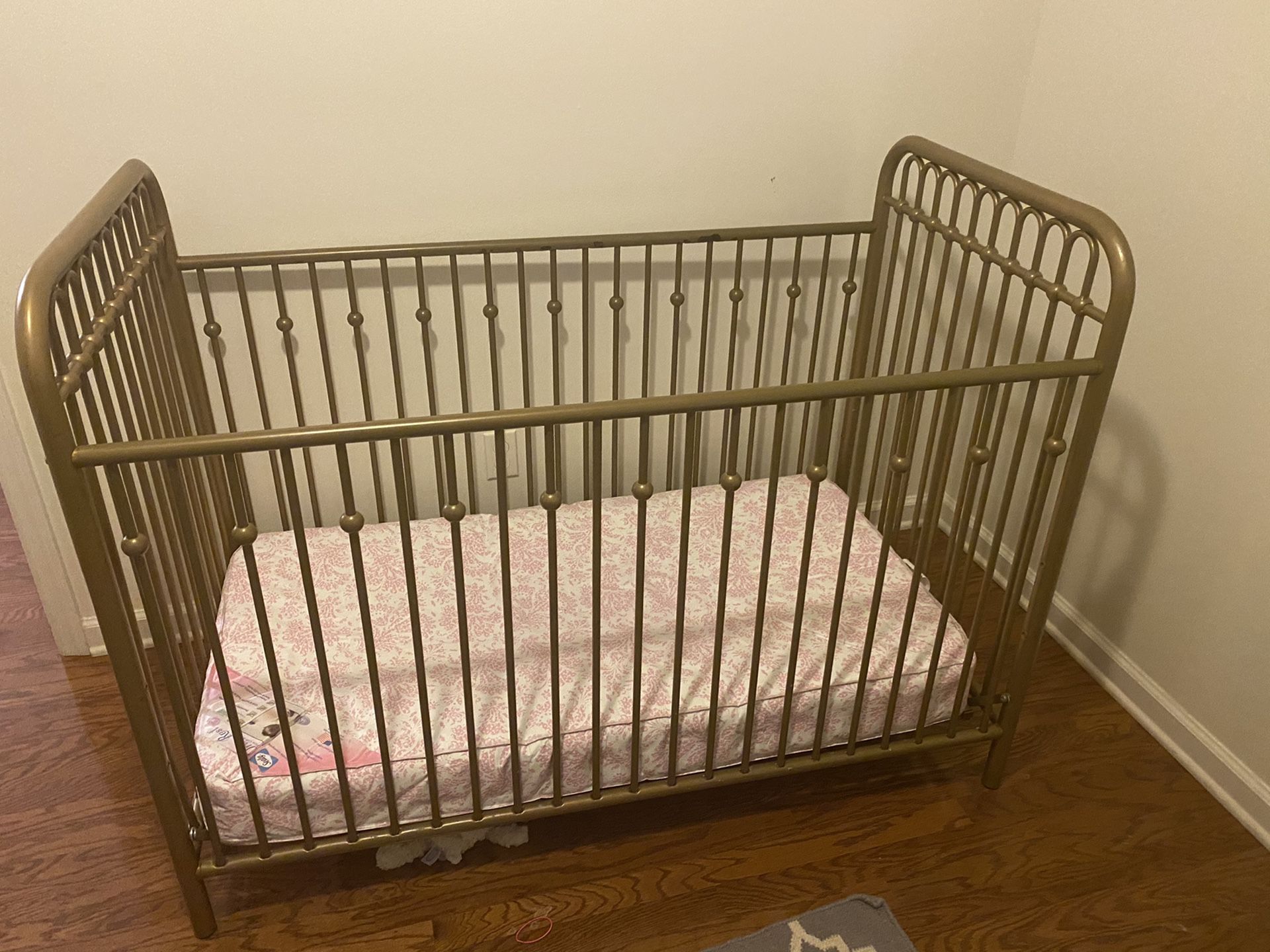 Baby crib and changing station