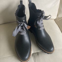 Women’s Size 8 Rain boots