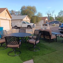 Beautiful Patio Furniture Very Good Condition 