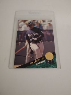 Near Mint 1993 Ken Griffey Jr. Baseball Card - Leaf #319