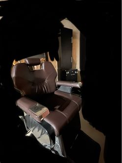 Barber💈 chair and cabinet