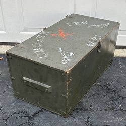 Vintage 1943 Wood US Military Army Footlocker Barracks Trunk Storage Chest Chosen Few 4Z PLT Coffee Table