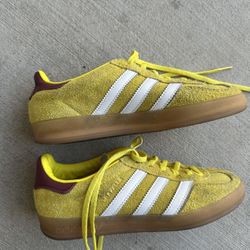 Women’s Yellow Burgundy suede GAZELLE Sneakers 5 6