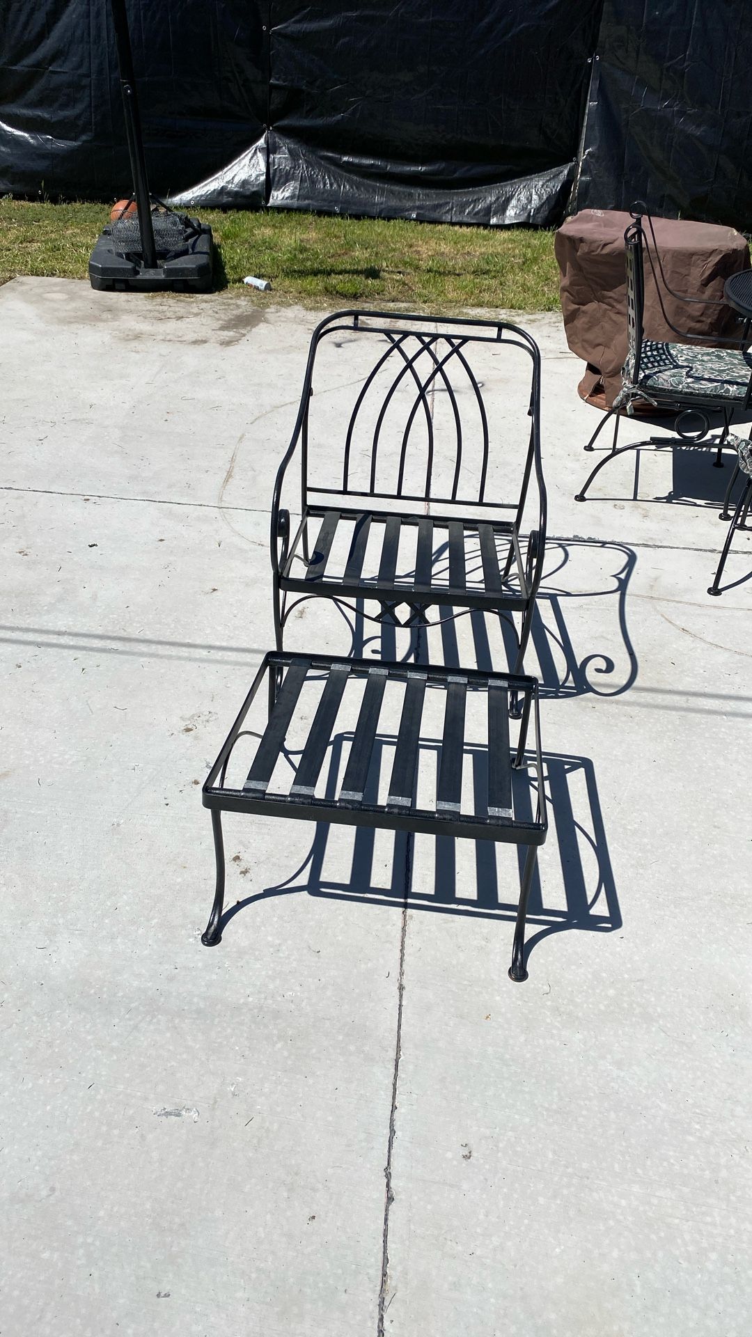 Vintage lounge chair for patio