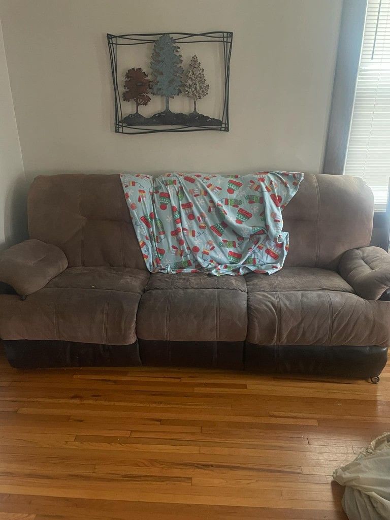 Reclining Couch/Sofa