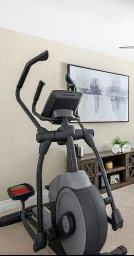 iFit Ellipticall 560