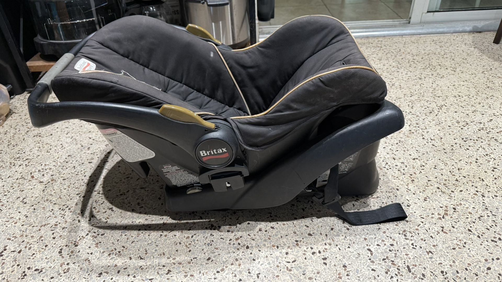 Britax B-Safe Baby Car Seat β Great Condition!