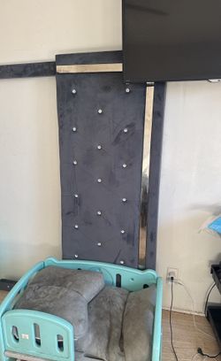 Queen Bed Frame 🖼️