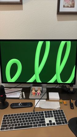 Apple Studio Display 27 inch with Nano-texture Glass