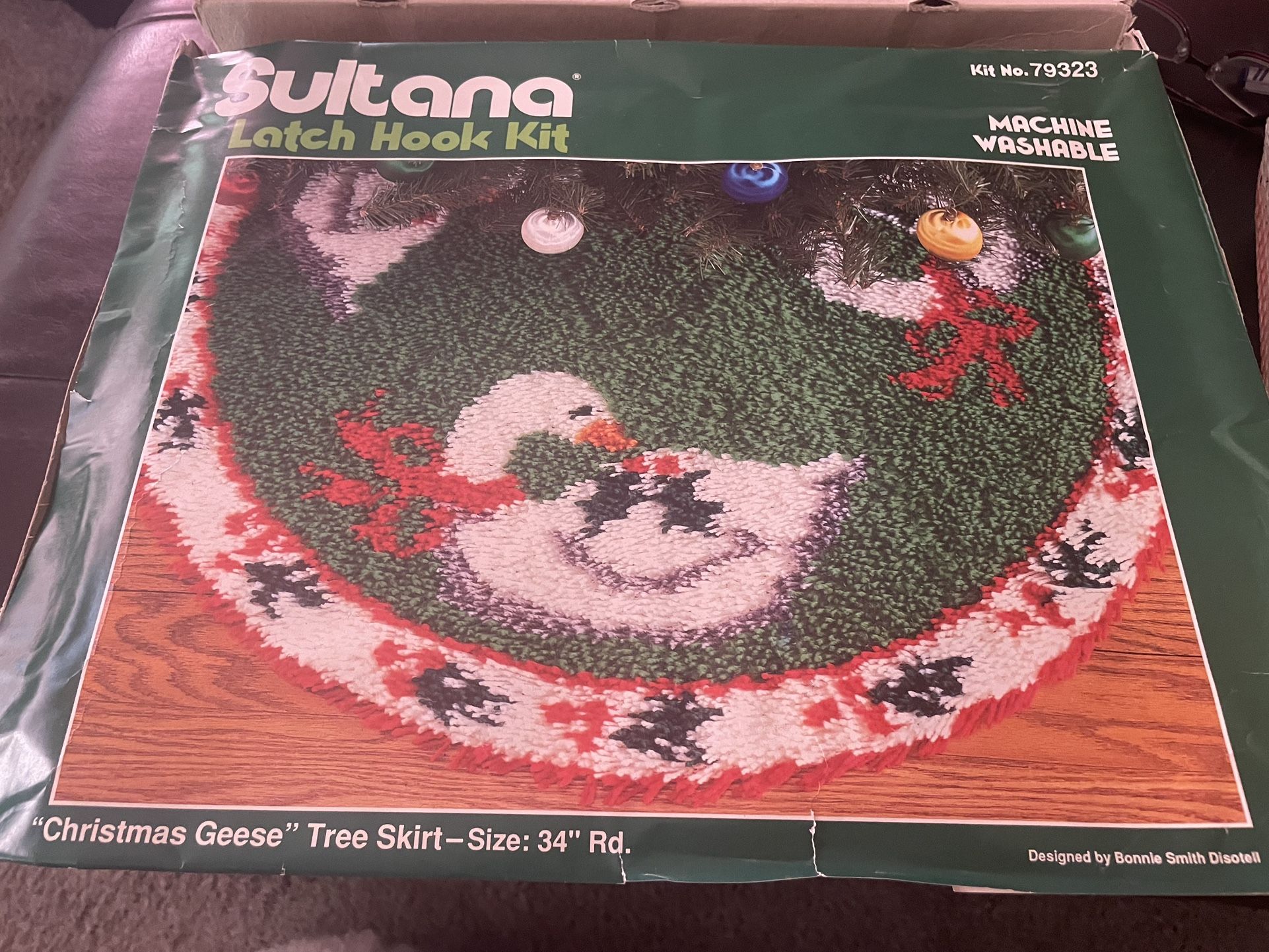 Sultana latch hook kit Christmas geese Tree Skirt