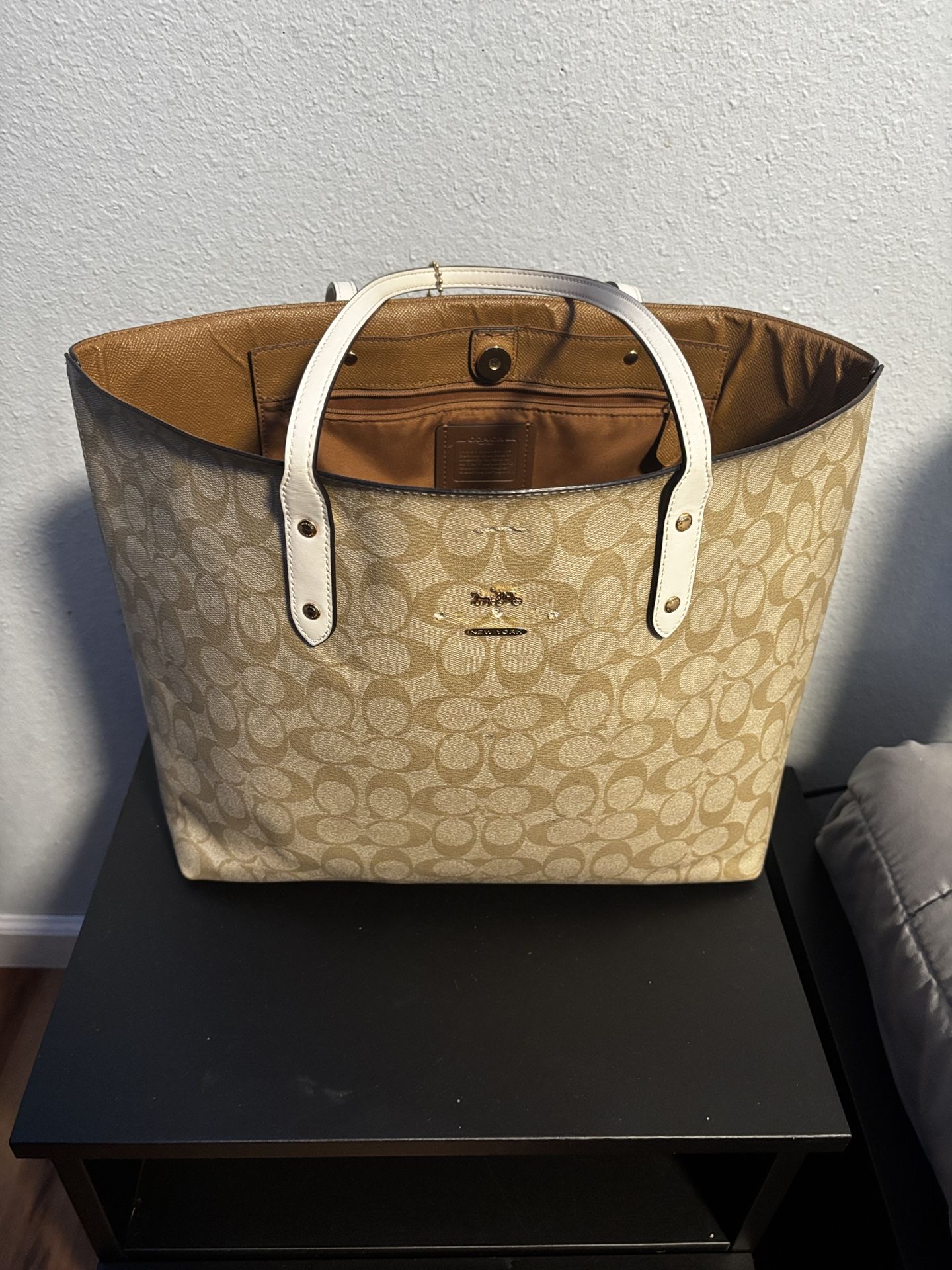 Women’s Coach Bag
