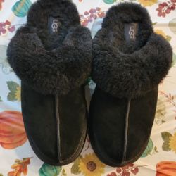 **PERFECT CHRISTMAS GIFT** UGG Slippers 