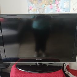 37' Samsung TV w/Remote 