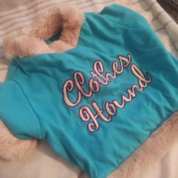 PET OUTFIT SHIRT, VERY STYLISH HAS FAUX FUR, SOFT & CUTE, SAYS SIZE SM BUT ROOMY, FOR HOLIDAYS AND ANY DAY! GOOD QUALITY, NEW SHIRT 
