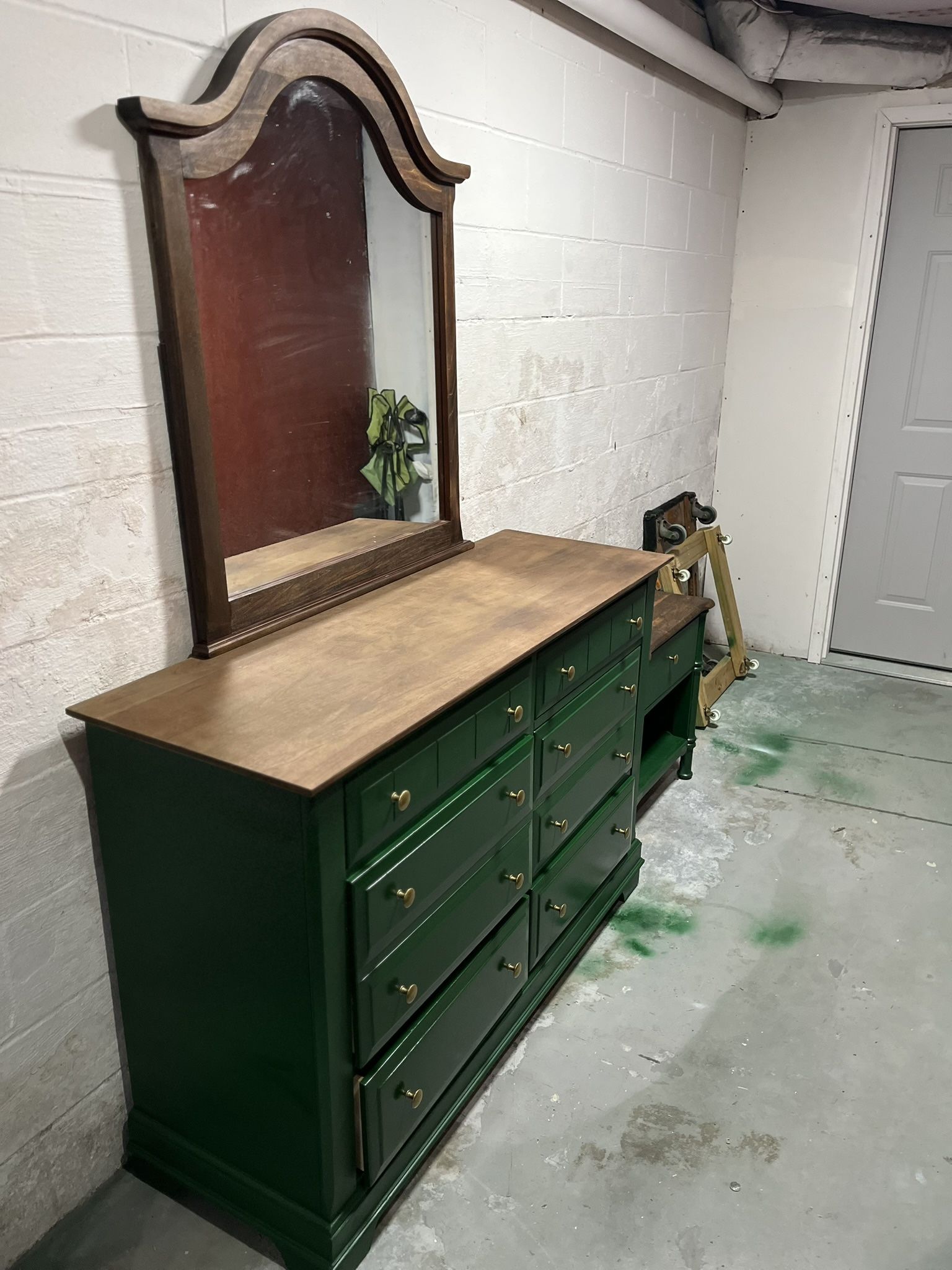 Green body dresser, nightstand and mirror set