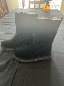 Brand new black uggs size 2