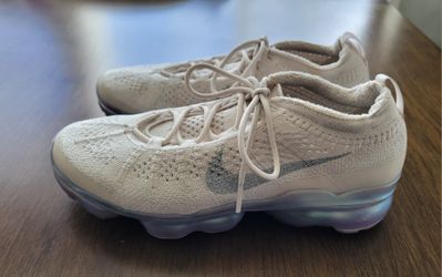 Women's Nike Air VaporMax Flyknit Size 9