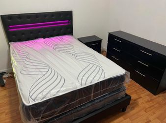 Bedroom set . High quality and modern stylish for your home ! - Juego de cuarto ¡ Alta calidad y estilo moderno para su hogar !