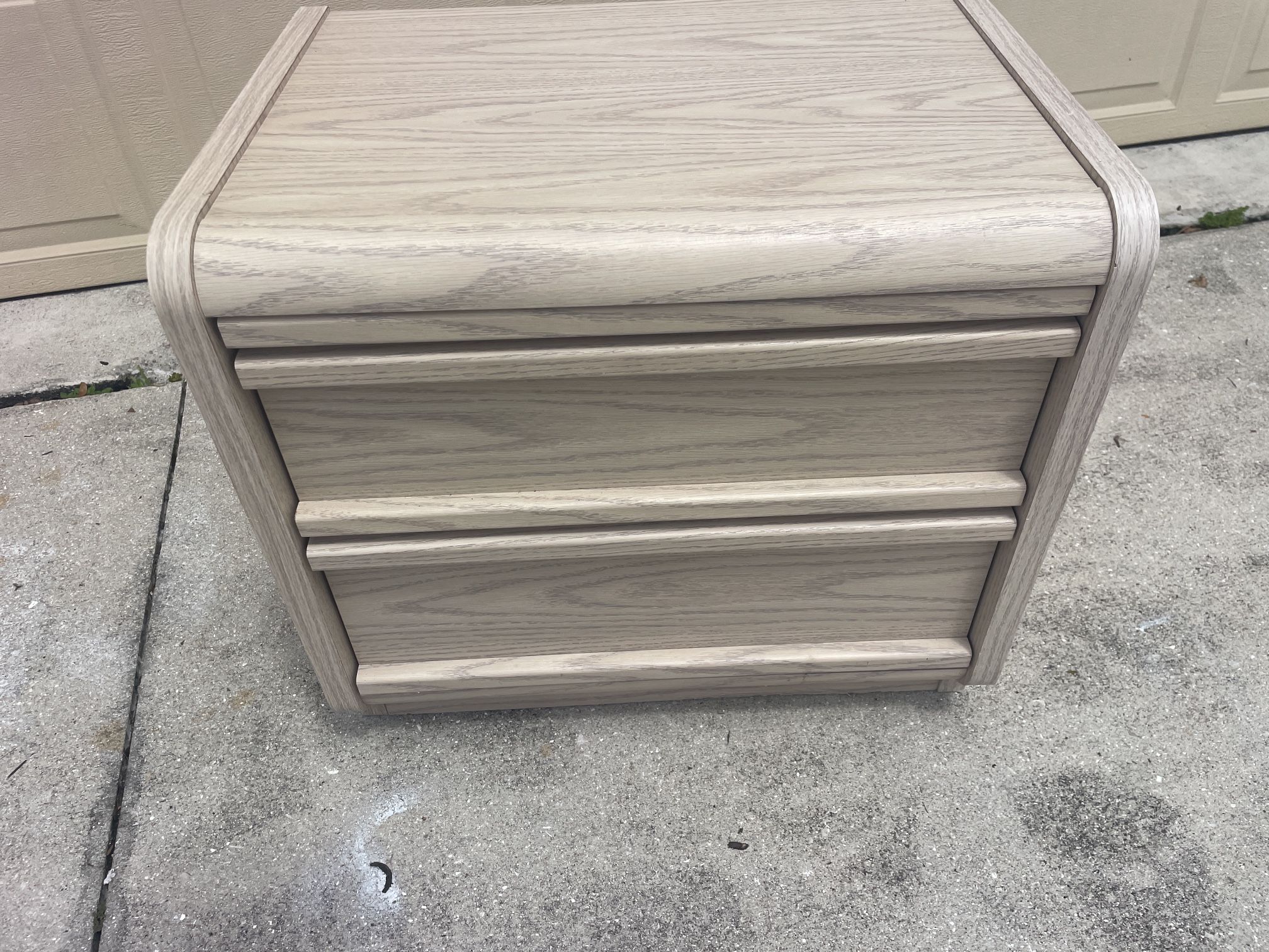2 Drawer End Table (Like New)