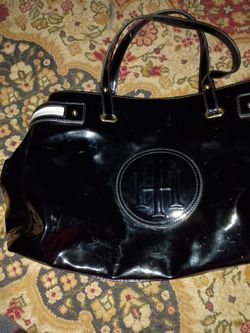 Black tommy hilfiger purse