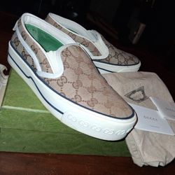 Gucci GG Supreme Slip-On Sneakers – EU 36 / US Women’s 5.5 – Like New
