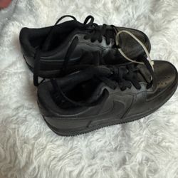 New Nike Stylish Ai Force 1 LE Size 13kids