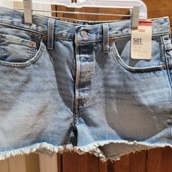 LEVI 501 WOMENS SIZE 31 WAIST SHORTS! A HIGH RISE  WAIST FITTED THROUGHOUT THE HIPS! BNWT! 