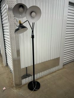 Safavieh Iris Mid-Century Triple Light Floor Lamp in black and gold