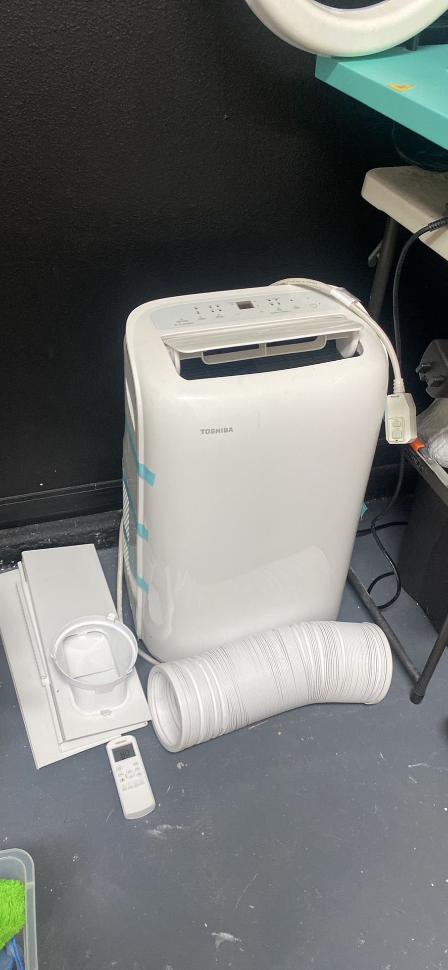 Toshiba Portable Air Conditioner And dehumidifier 8000 BTU