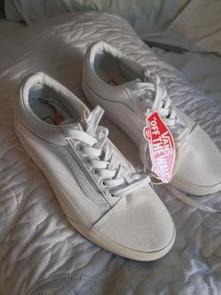 Vans White new with Tags size 6.5 Women and men 5.0