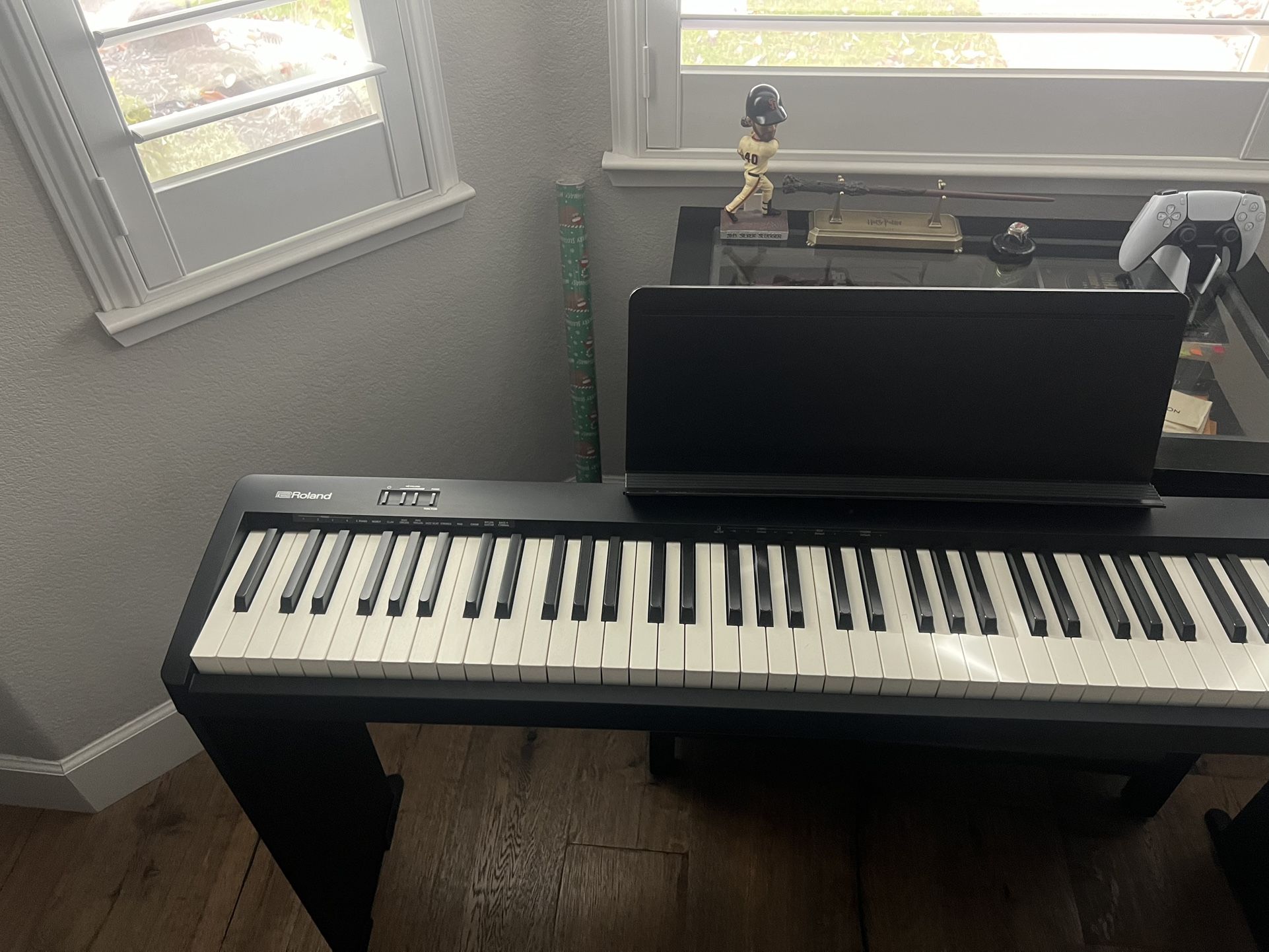 Roland Fp-10 ACR with Stand And Seat