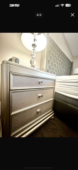 Bedroom set (3 commode with beds with mattress )