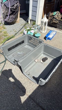 Small-medium dog crate