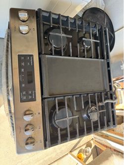 GE Gas Range Stove with Griddle & Unused Oven